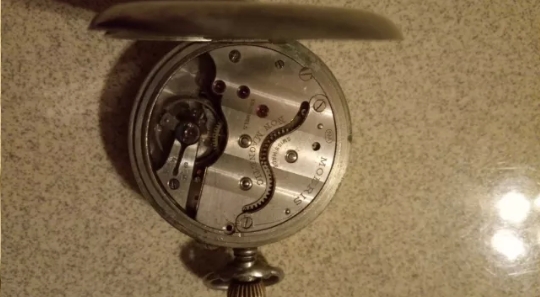 ساعة سويسري من 1901 للبيع 