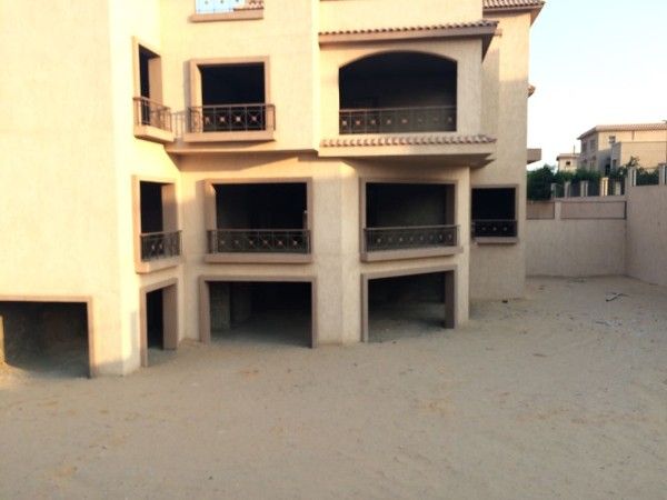 فيلا مستقلة في ريحانة للبيع بمساحة مبانى 740م باسانسير