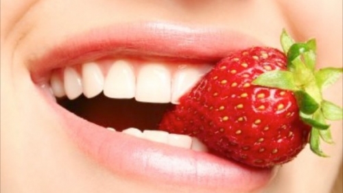 strawberry-teeth-whi