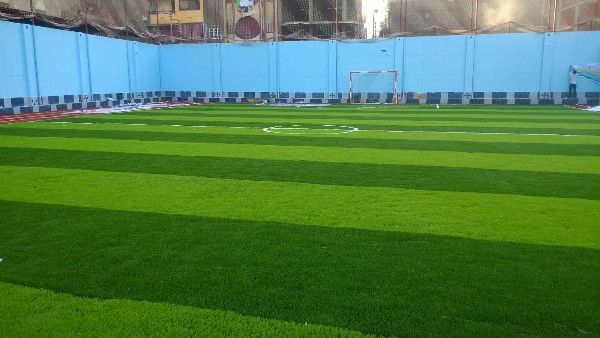 نجيل صناعي لملاعب كرة القدم ويوجد ترتان واكريليك من شركة greengrass